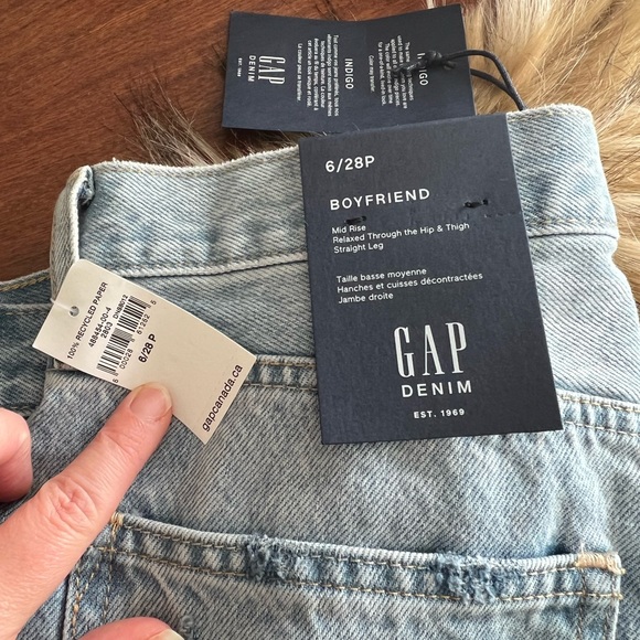 NWT Gap Petite Boyfriend jeans - Picture 6 of 6
